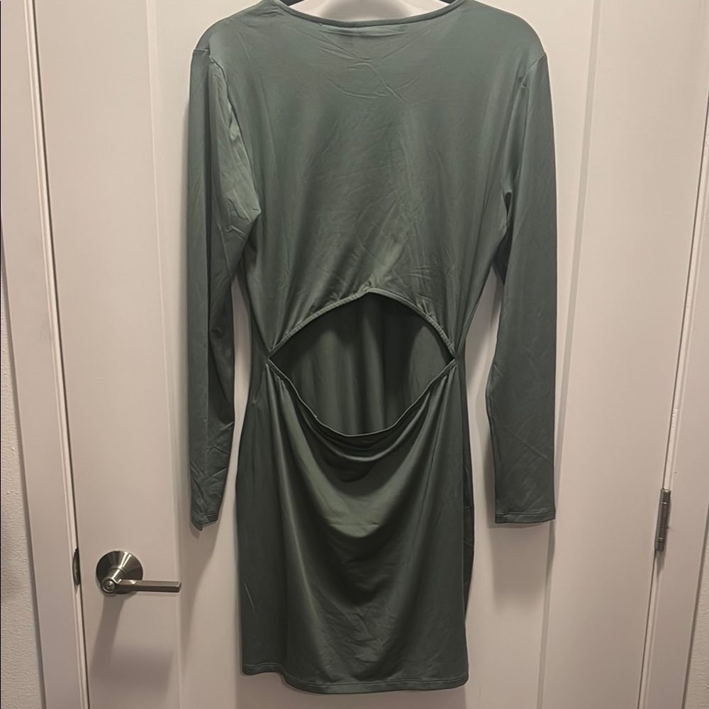 🆕 Vero Moda Green Long Sleeve Bodycon Dress w PeekaBoo back. L. NWT!!💥💥 - Picture 3 of 3